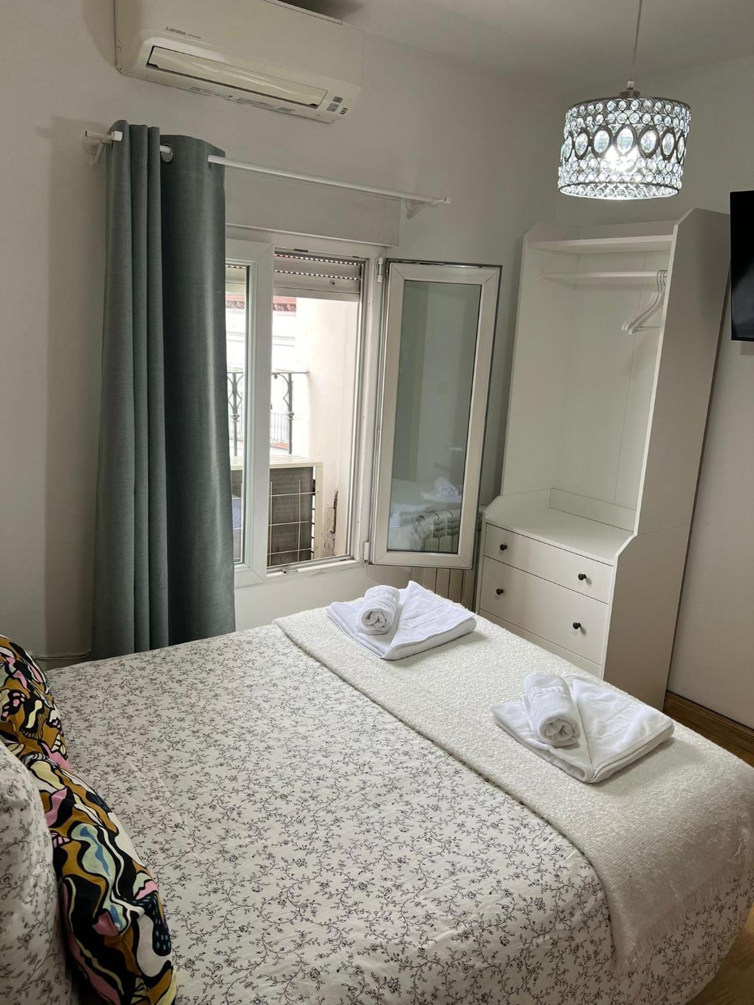 Hostal Flat55Мадрид Экстерьер фото