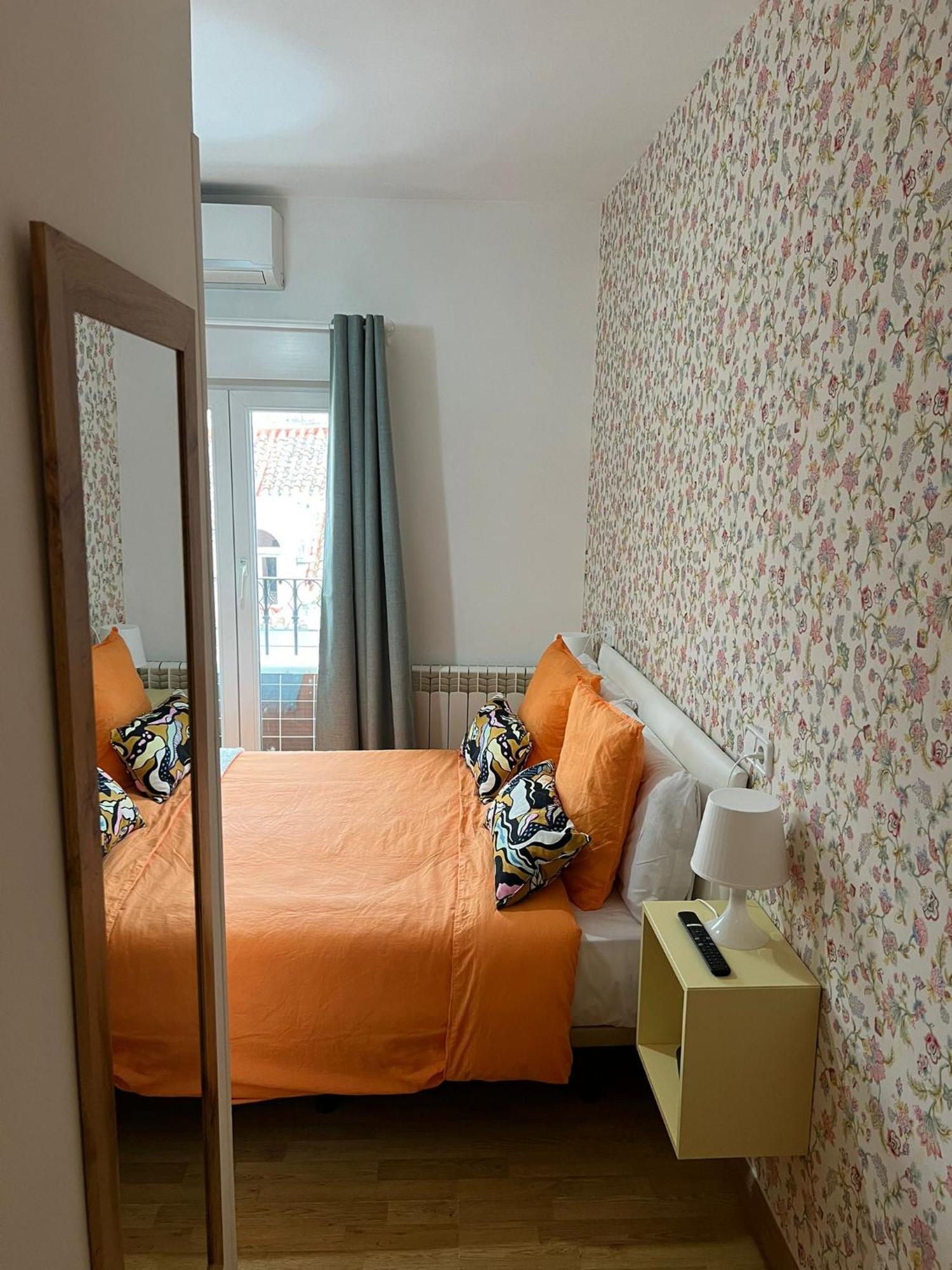 Hostal Flat55Мадрид Экстерьер фото