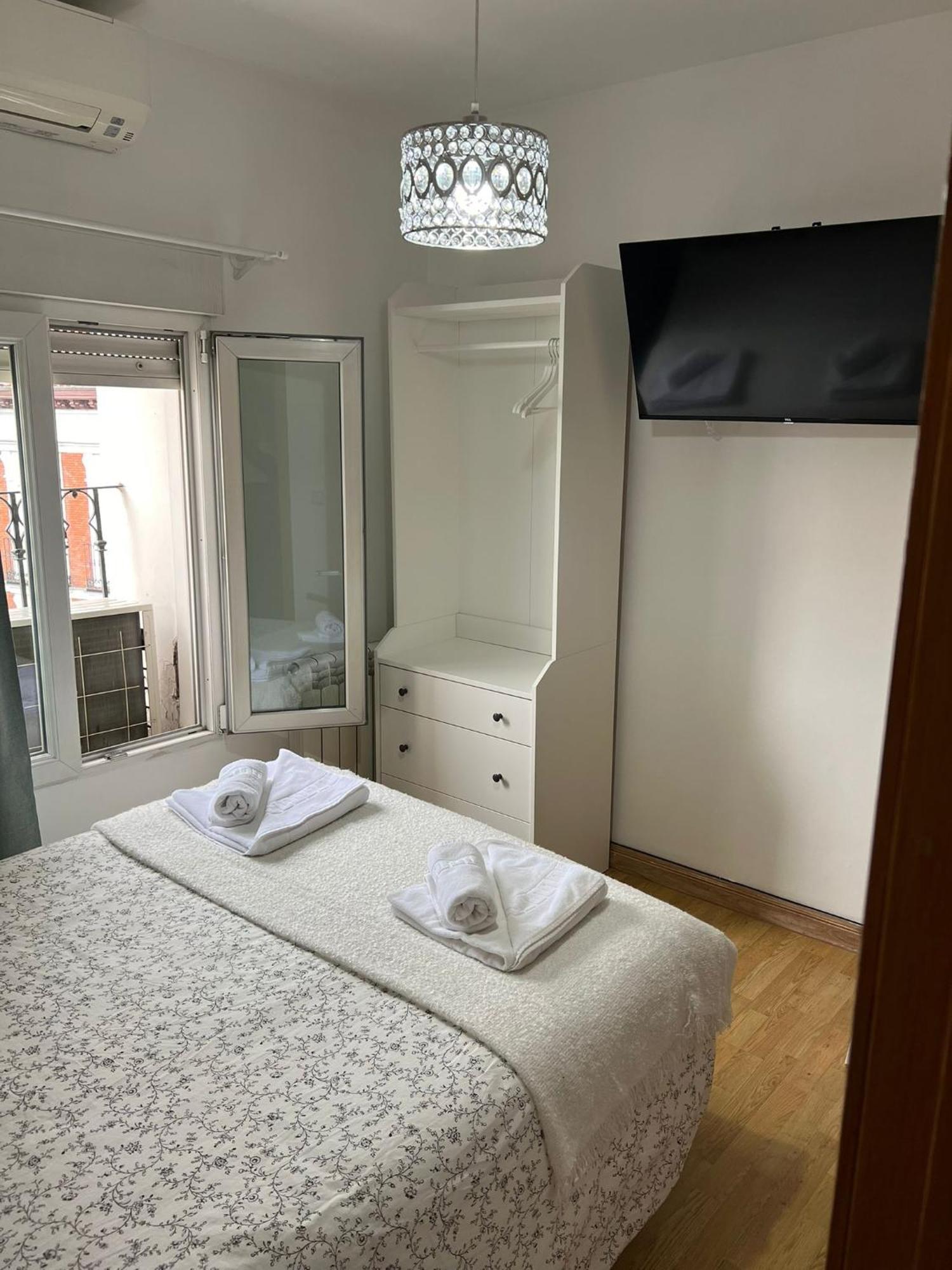 Hostal Flat55Мадрид Экстерьер фото