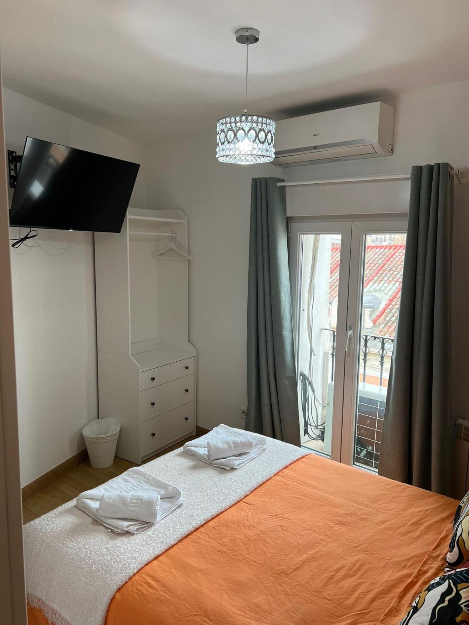 Hostal Flat55Мадрид Экстерьер фото