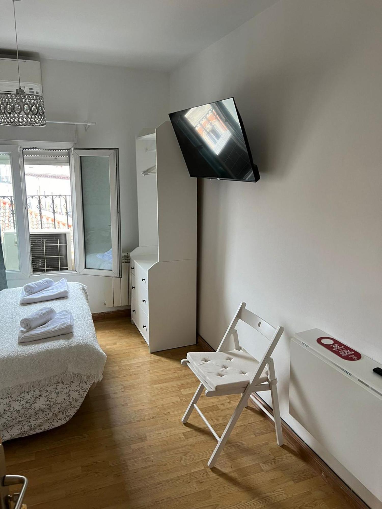 Hostal Flat55Мадрид Экстерьер фото