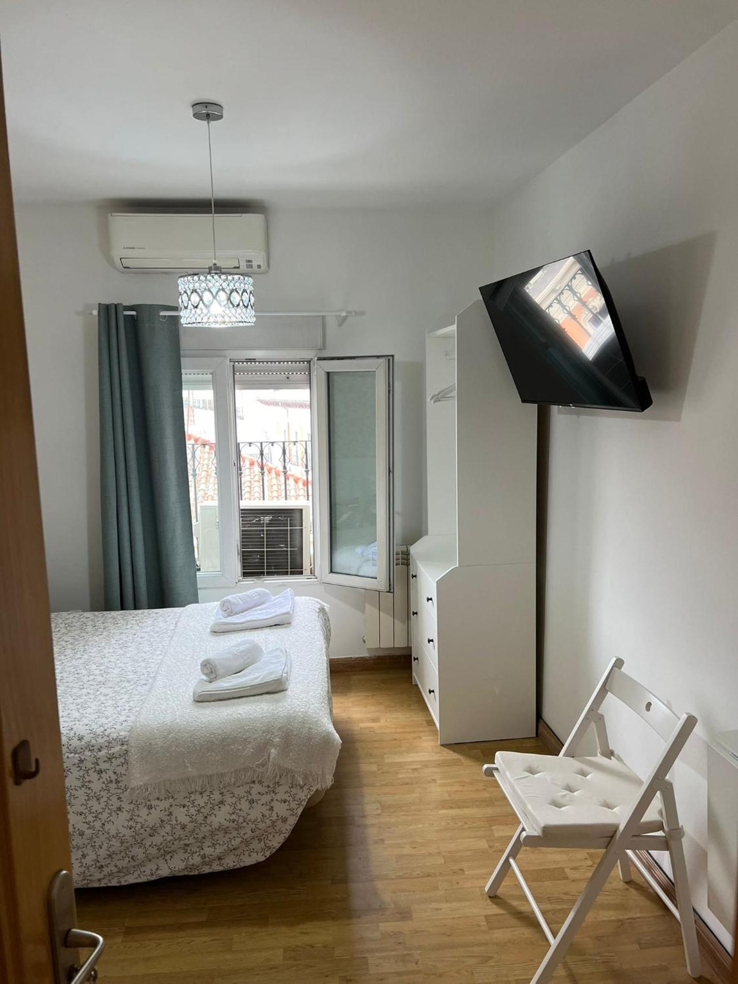 Hostal Flat55Мадрид Экстерьер фото