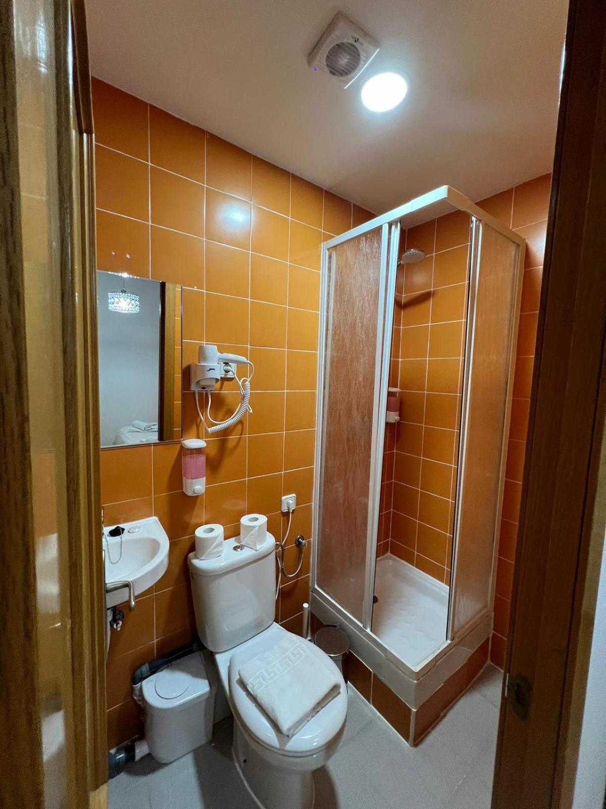 Hostal Flat55Мадрид Экстерьер фото