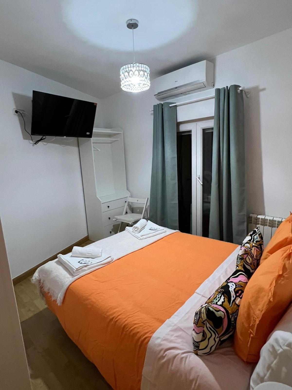 Hostal Flat55Мадрид Экстерьер фото