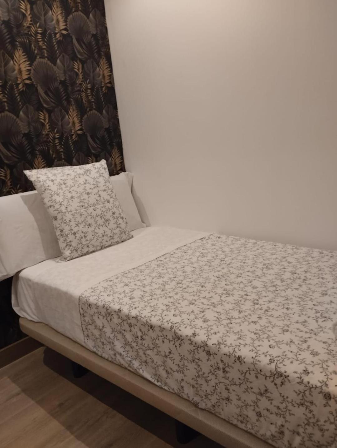 Hostal Flat55Мадрид Экстерьер фото