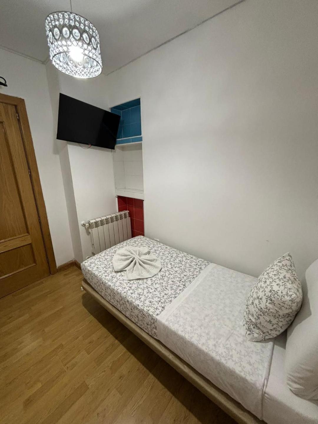 Hostal Flat55Мадрид Экстерьер фото