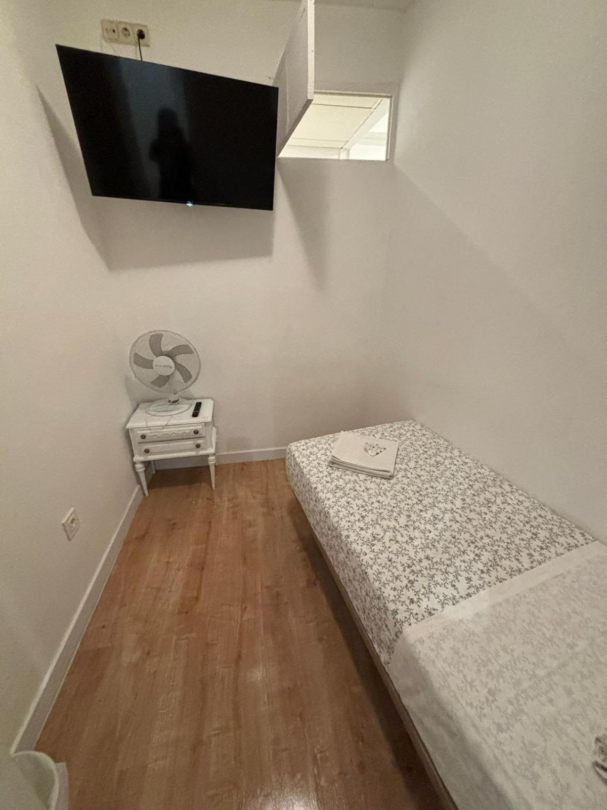 Hostal Flat55Мадрид Экстерьер фото