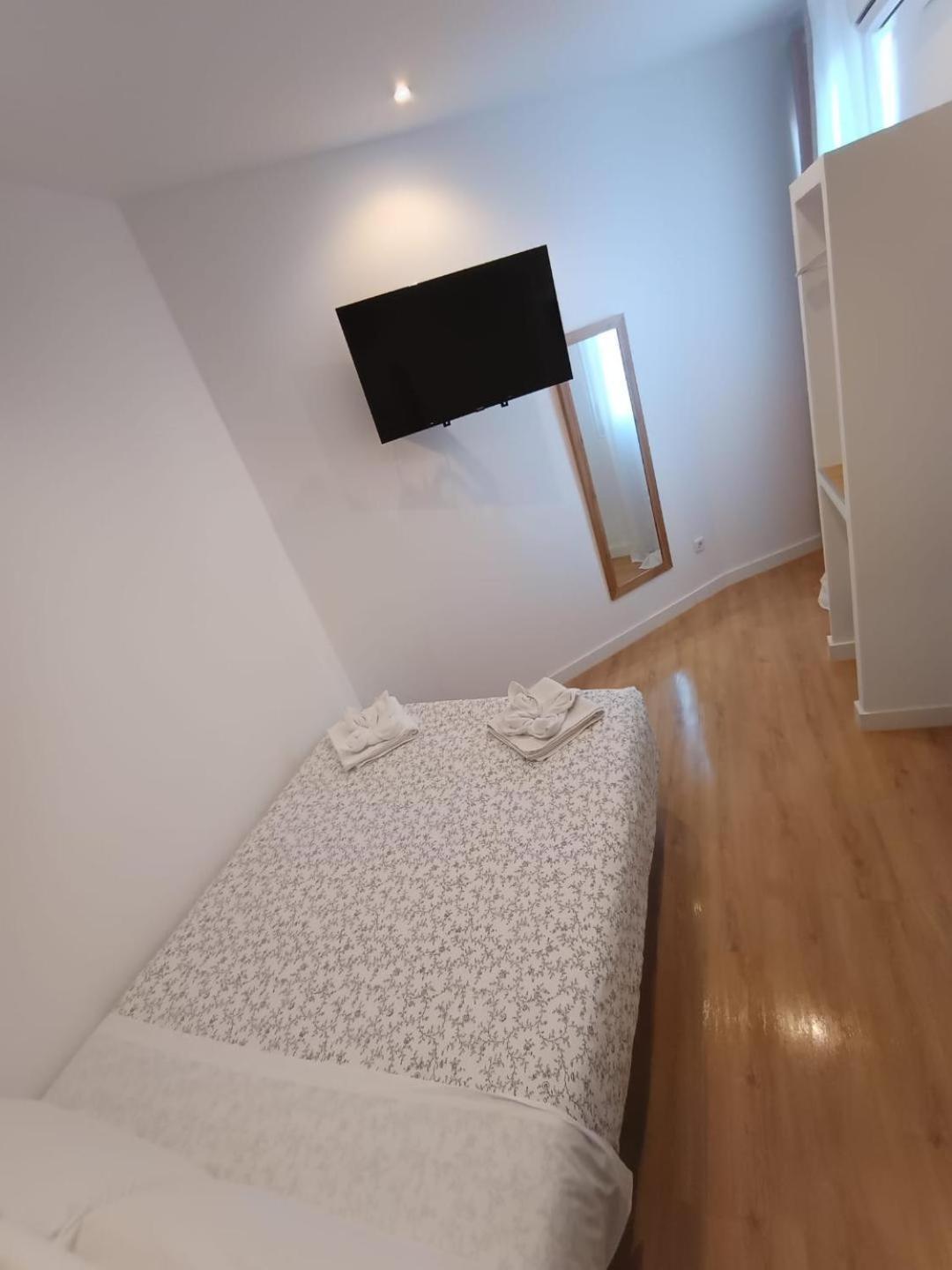 Hostal Flat55Мадрид Экстерьер фото