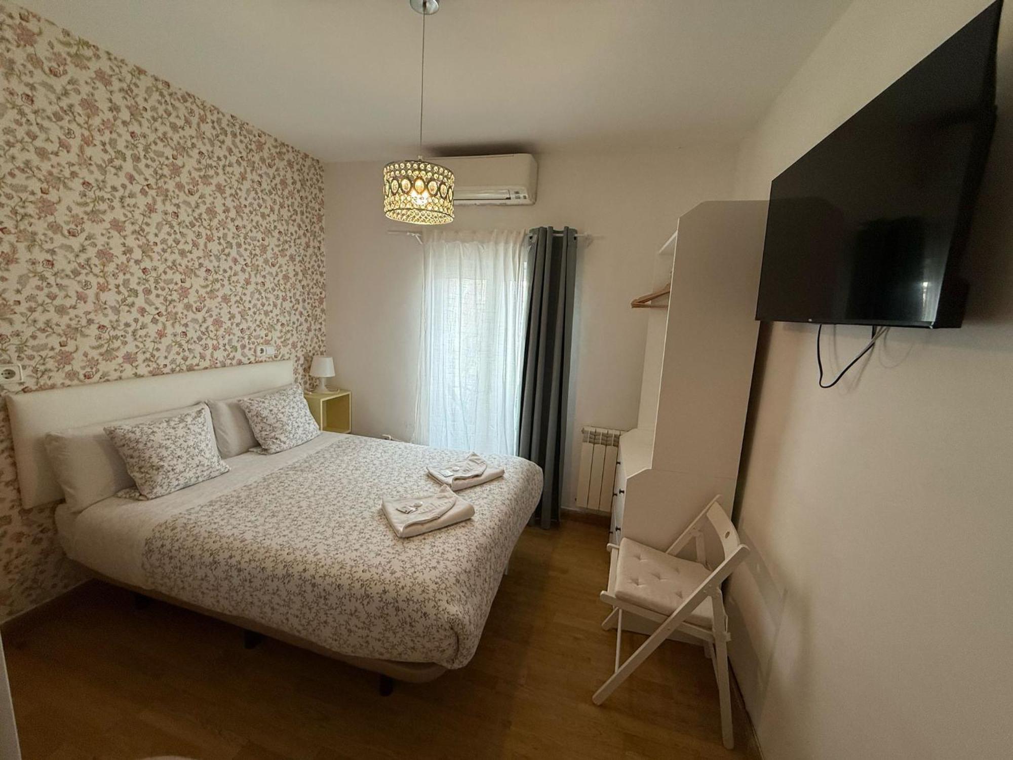 Hostal Flat55Мадрид Экстерьер фото