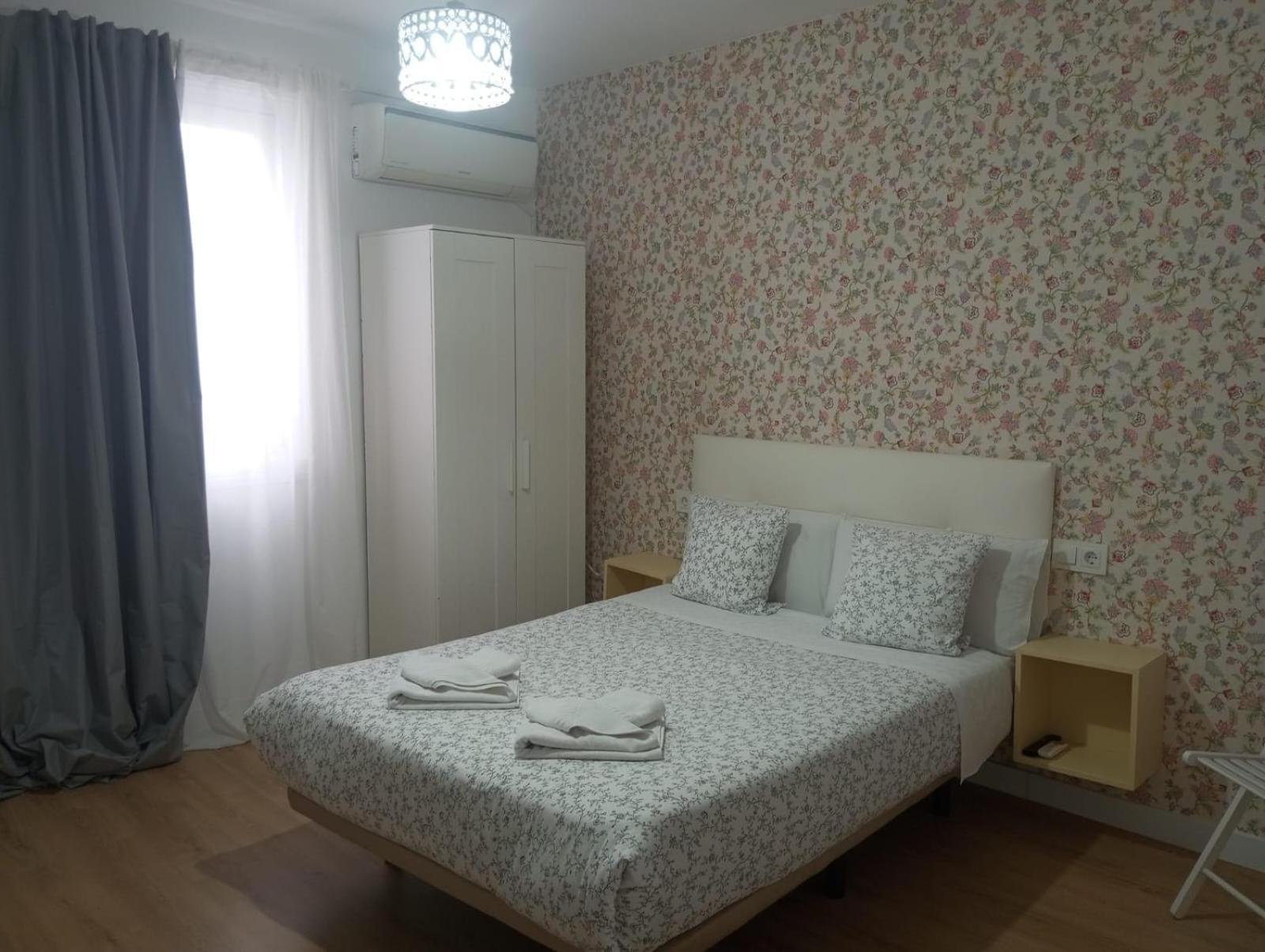 Hostal Flat55Мадрид Экстерьер фото