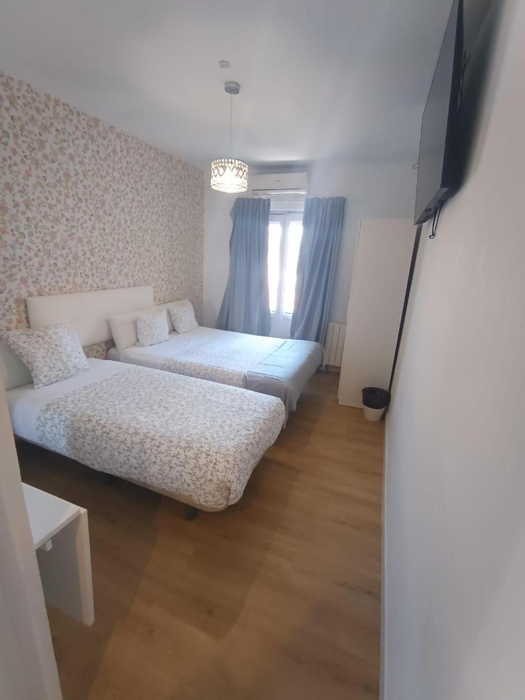 Hostal Flat55Мадрид Экстерьер фото