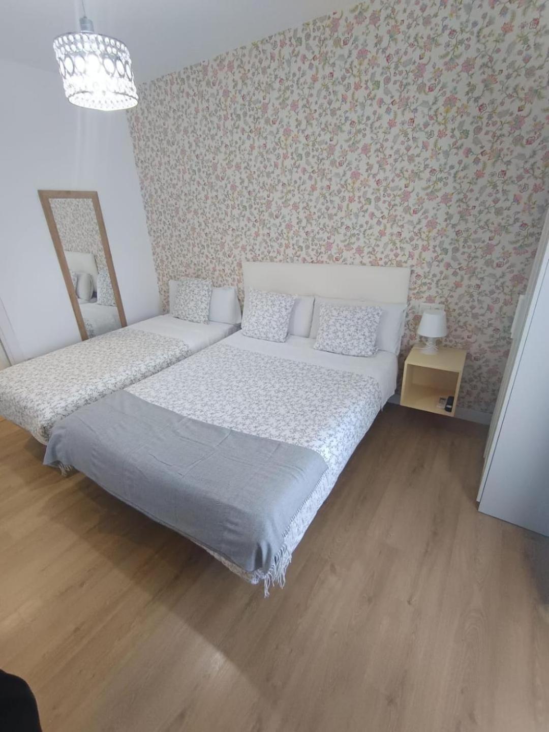 Hostal Flat55Мадрид Экстерьер фото
