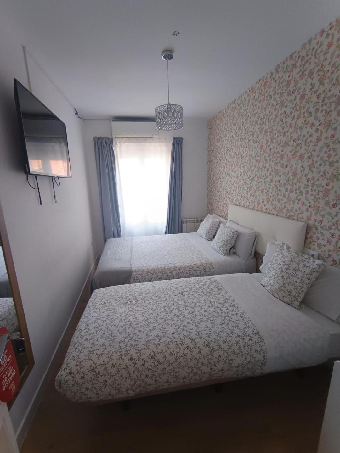 Hostal Flat55Мадрид Экстерьер фото