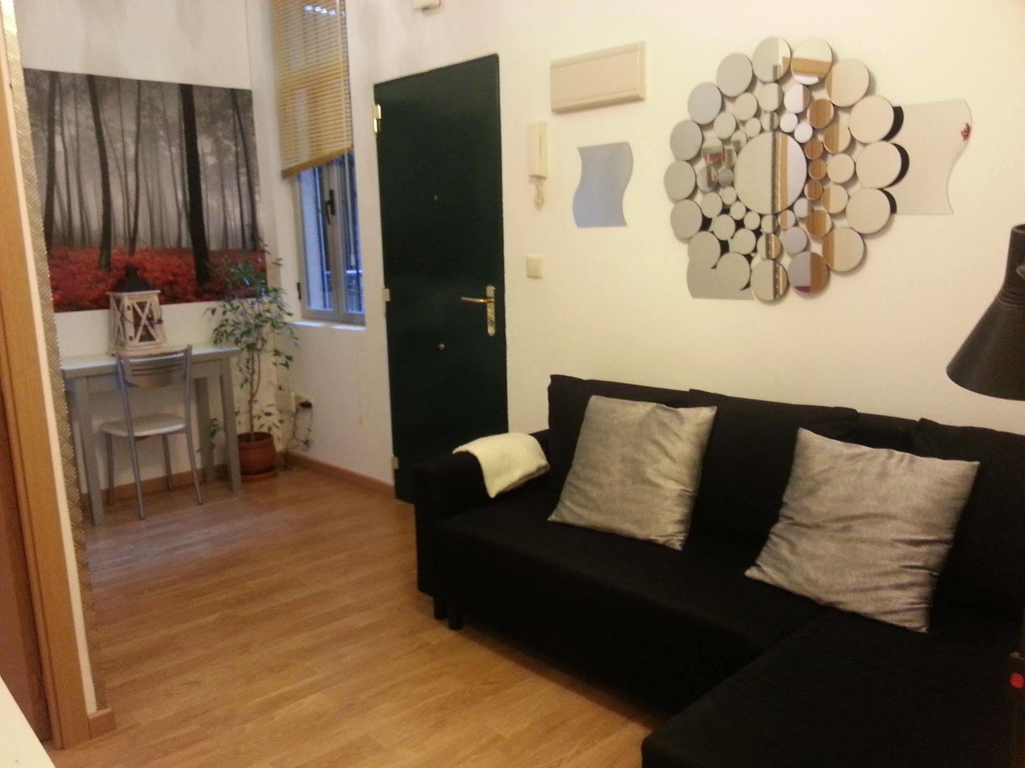 Hostal Flat55Мадрид Экстерьер фото